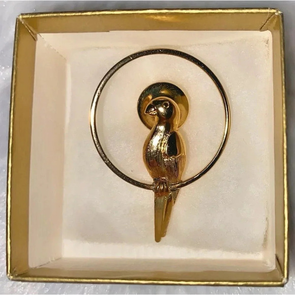 Avon Fashion Jewelry Vintage Pretty Parrot Goldtone Pin - Picture 4 of 7